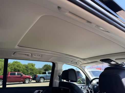 Used 2023 BMW X7 xDrive40i w/ Climate Comfort Package AWD/4WD image 25