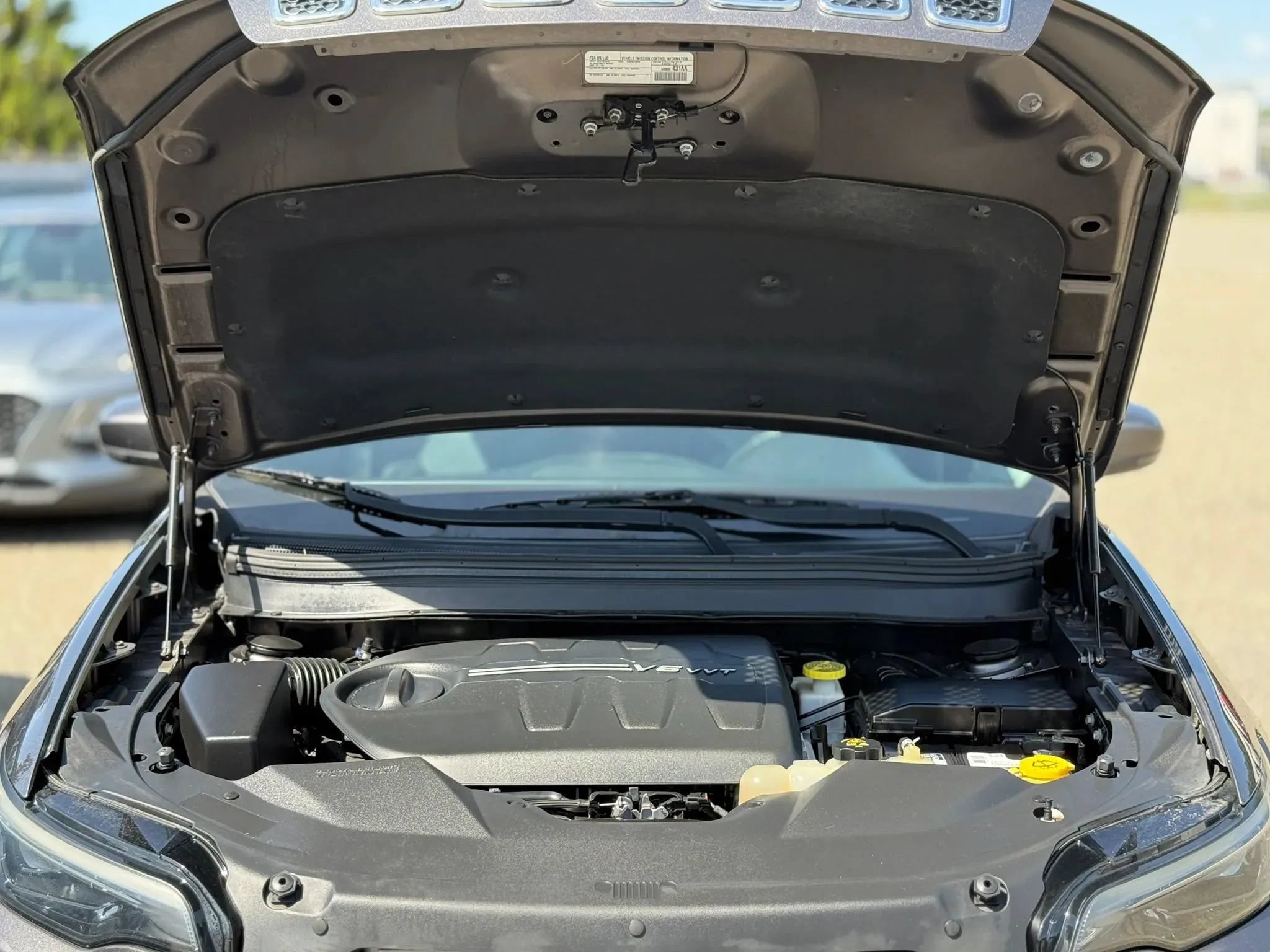Used 2019 Jeep Cherokee Limited w/ Technology Group AWD/4WD image 30