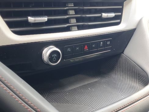 Used 2025 Ford Explorer Active RWD image 30