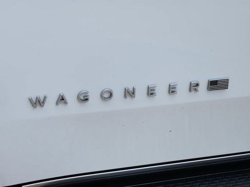 Certified 2024 Jeep Wagoneer Series II w/ Flexible Seating Group RWD image 11
