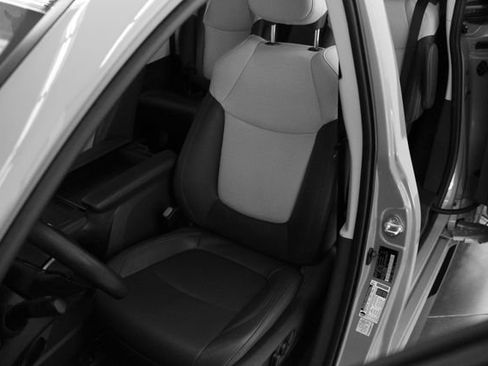 Used 2024 Toyota Sienna XSE image 34