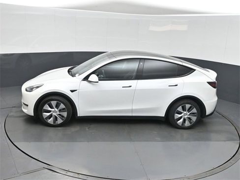 Used 2023 Tesla Model Y Long Range image 32