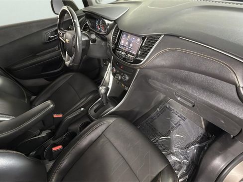 Used 2021 Chevrolet Trax LT w/ LT Convenience Package image 30