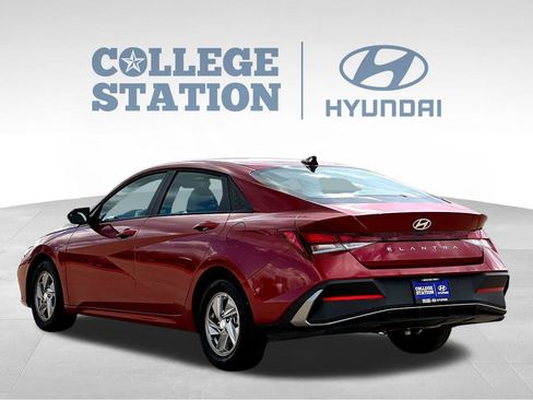 Used 2025 Hyundai Elantra SE w/ Cargo Package FWD image 8
