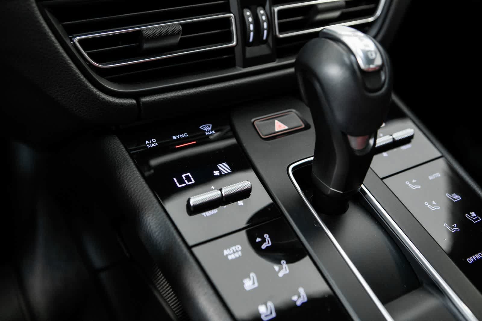 Used 2023 Porsche Macan AWD/4WD image 24