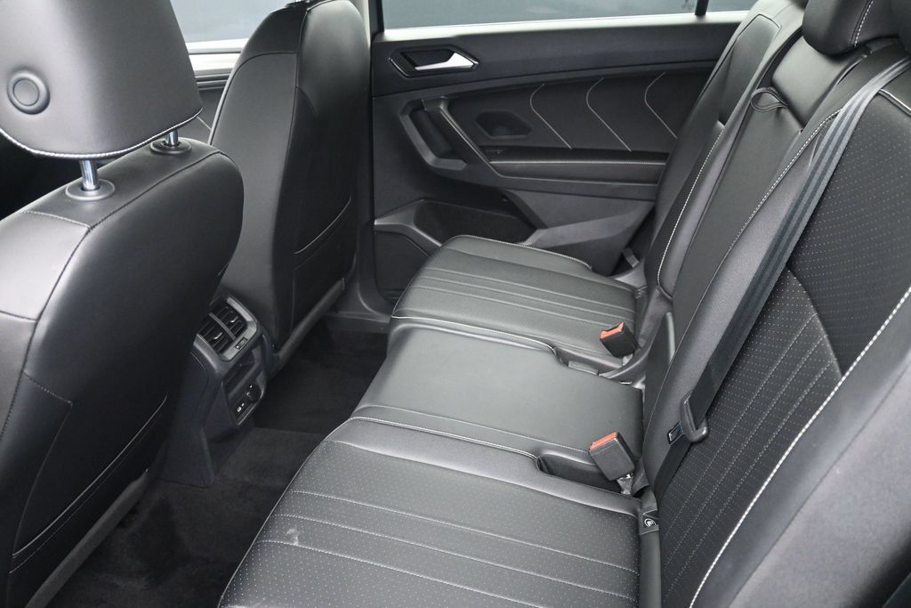 Used 2022 Volkswagen Tiguan SE FWD image 16