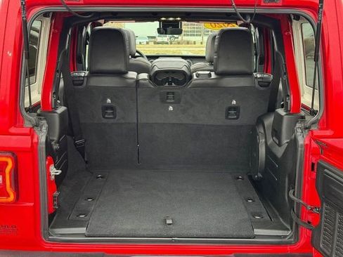 Used 2020 Jeep Wrangler Unlimited Sahara image 7