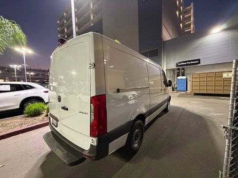 Used 2022 Mercedes-Benz Sprinter 2500 image 4