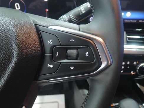 Used 2025 Chevrolet Trax ACTIV w/ Sunroof Package image 16