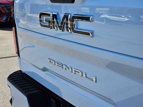 New 2025 GMC Sierra 2500 Denali Ultimate image 16