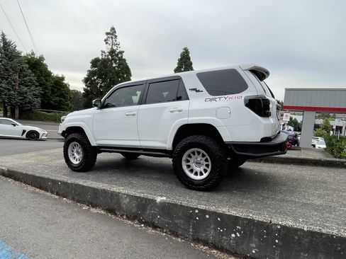 Certified 2023 Toyota 4Runner TRD Off-Road Premium AWD/4WD image 5