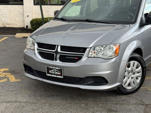 Used 2019 Dodge Grand Caravan SE FWD image 5