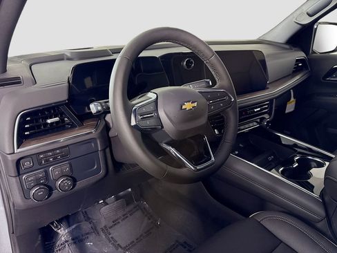 New 2025 Chevrolet Suburban Premier image 9