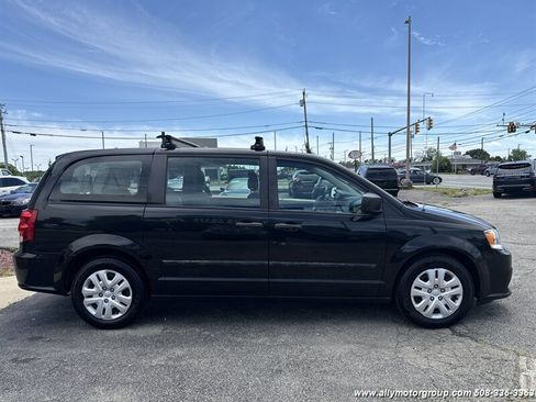 Used 2015 Dodge Grand Caravan American Value Package FWD image 4