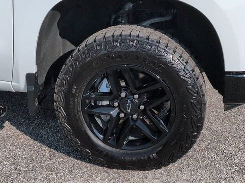Used 2025 Chevrolet Silverado 1500 Custom Trail Boss AWD/4WD image 10