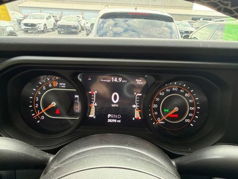 Used 2025 Jeep Gladiator Mojave w/ Convenience Group AWD/4WD image 11