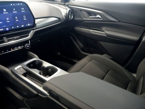 Used 2025 Chevrolet Equinox EV LT w/ Comfort Package image 26