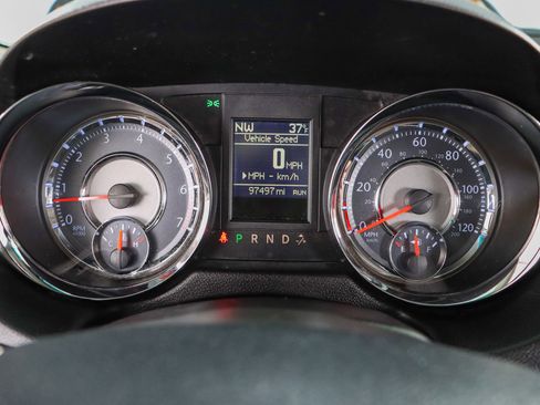 Used 2014 Chrysler Town & Country Touring image 15