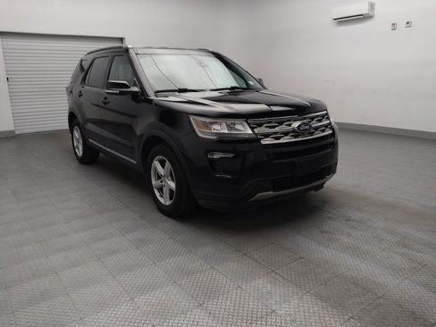 Used 2018 Ford Explorer XLT w/ Equipment Group 201A FWD image 13