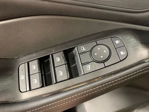 Used 2025 Nissan Rogue SV AWD/4WD image 33