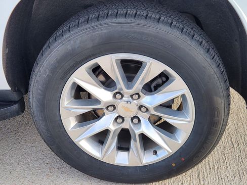 Used 2023 Chevrolet Suburban Premier image 27