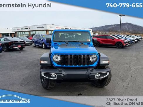 Used 2024 Jeep Gladiator Sport AWD/4WD image 4