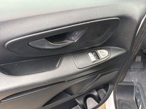 Used 2023 Mercedes-Benz Metris image 11