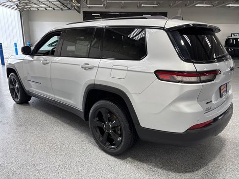 Used 2023 Jeep Grand Cherokee L Laredo AWD/4WD image 5