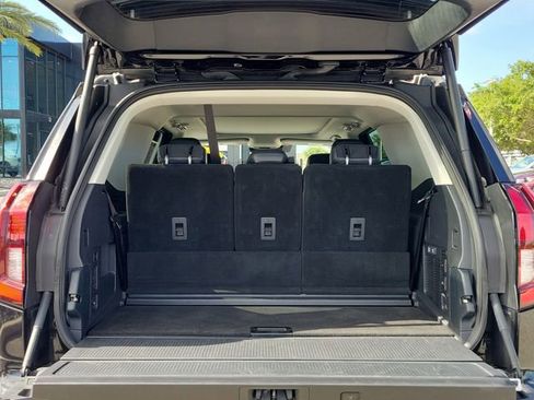 Used 2025 Ford Expedition Platinum AWD/4WD image 8