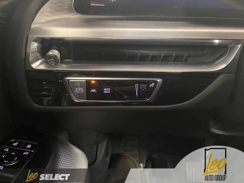 Used 2024 Cadillac Lyriq Luxury AWD/4WD image 12