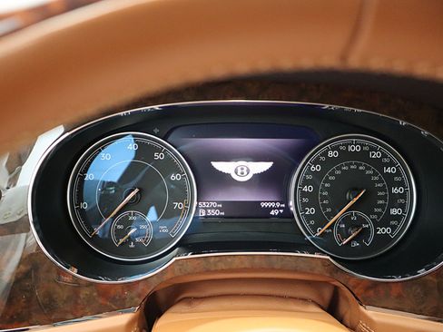 Used 2019 Bentley Bentayga image 30