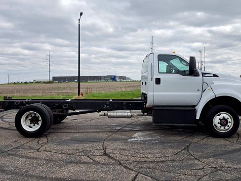Used 2023 Ford F650 2WD Regular Cab Super Duty image 2