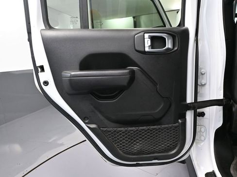 Used 2022 Jeep Gladiator Sport image 39