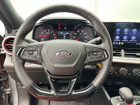 Certified 2024 Chevrolet Trax RS FWD image 11