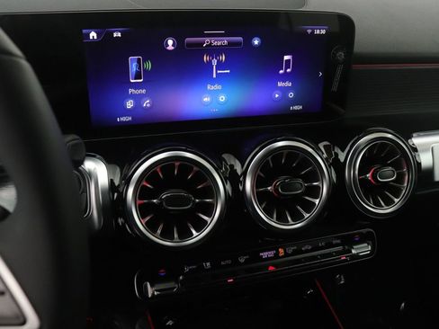 New 2026 Mercedes-Benz GLB 250 image 5