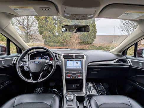 Used 2017 Ford Fusion SE w/ Equipment Group 201A image 12