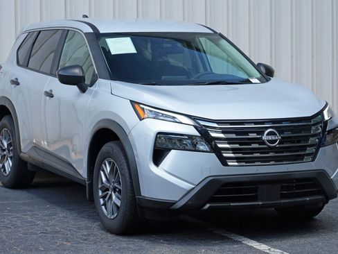 Used 2025 Nissan Rogue S FWD image 46