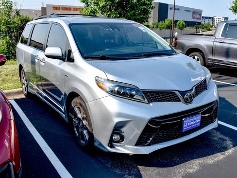 Used 2019 Toyota Sienna SE Premium AWD/4WD image 15