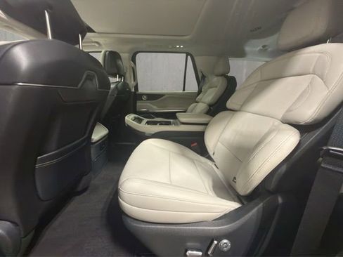 Used 2025 Lincoln Navigator Reserve image 23