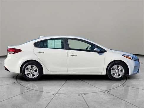 Used 2017 Kia Forte LX image 12