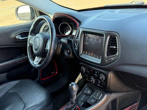 Used 2018 Jeep Compass Trailhawk w/ Leather Interior Group AWD/4WD image 39
