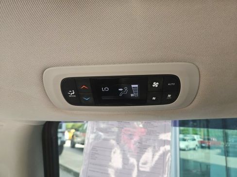 Used 2017 Chrysler Pacifica Touring-L w/ Tire & Wheel Group FWD image 29
