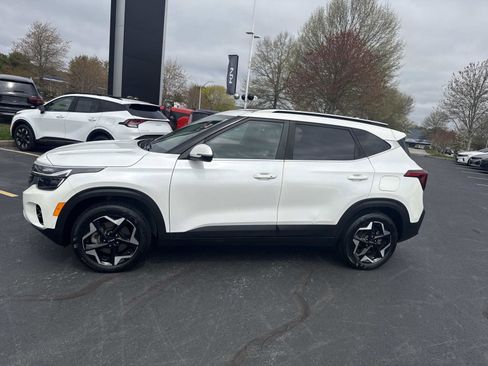 Used 2024 Kia Seltos EX AWD/4WD image 2