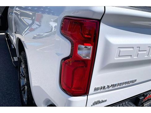 Used 2024 Chevrolet Silverado 1500 High Country w/ Technology Package AWD/4WD image 34