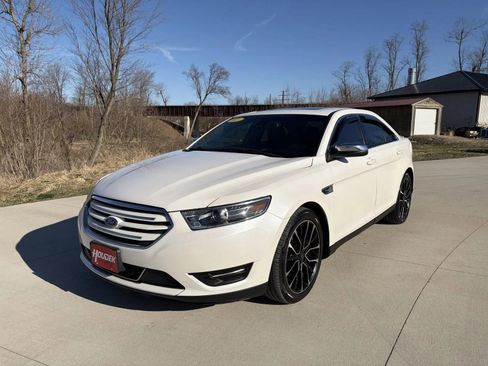 Used 2017 Ford Taurus Limited image 3