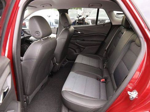 Used 2025 Chevrolet Trax LT FWD image 9
