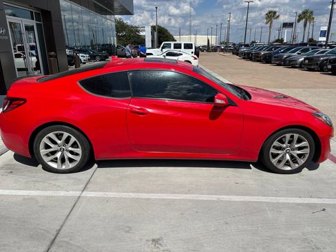 Used 2013 Hyundai Genesis 3.8 RWD image 4