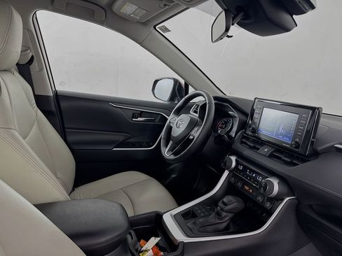 Used 2021 Toyota RAV4 XLE w/ XLE Grade Weather Package AWD/4WD image 35
