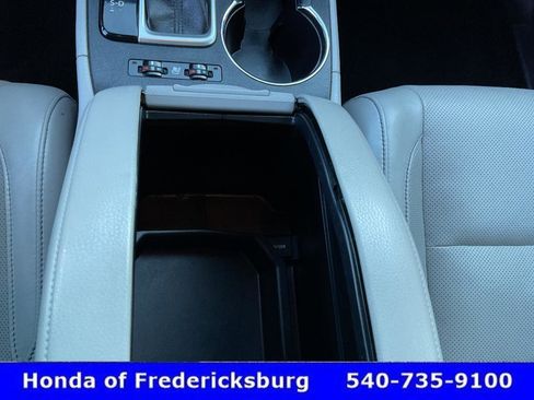 Used 2015 Toyota Highlander Limited AWD/4WD image 40