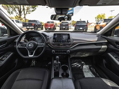 Used 2024 Nissan Altima 2.5 SV FWD image 24